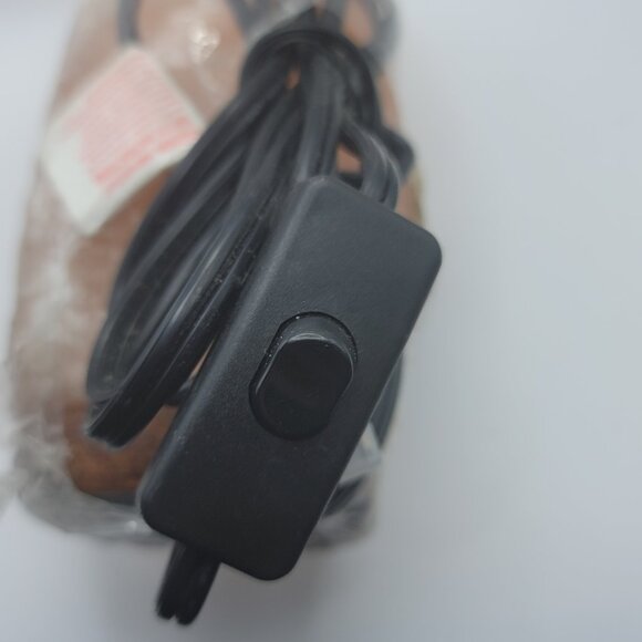 84 Elements Authentic Himalayan Salt Lamp - Picture 6 of 9